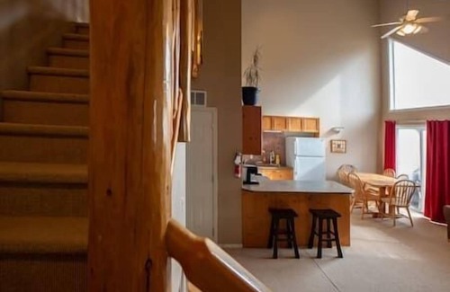 East Kootenay House | 2 BDR with Loft/Mountain Views/Walk Out Deck