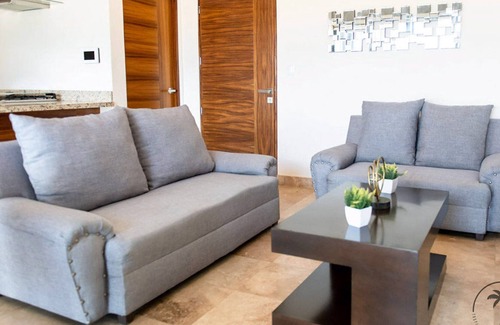Las Gaviotas Apartment | 2 BDRM Apt with Balcony in Zona Dorada