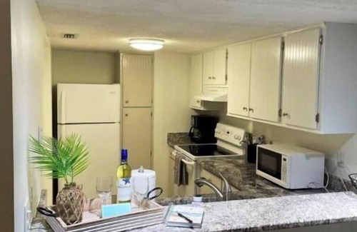 Crescent Beach Condo | 2 Bdrm Ocean view just steps away from Crescent Beach