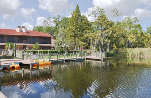 Florida Central Atlantic Coast Condo | 2 BDRM~ ON LAKE BRYAN~ DISNEY 7 MILES, 5 MILES TO SEAWORLD, POOLS/FISHING & MORE