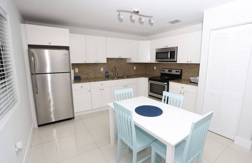 East Little Havana Apartment | 2 bed/1 bath apart with parking on great location!