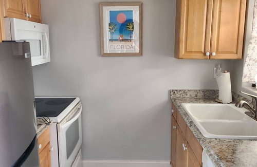 Ormond-by-the-Sea Condo | 2 bed 1 bath condo with pool, wi-fi, beachfront, near Daytona