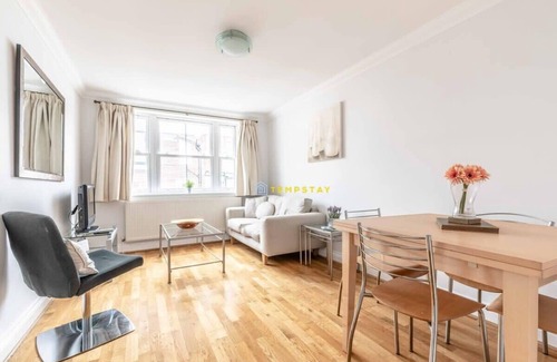 Windsor City Centre Apartment | 2 BED/2 BATH & FREE PARKING! ❤ CENTRAL WINDSOR ❤