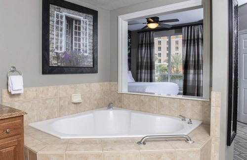 2 Bed 2 Bath Las Vegas - Pools, Hot Tubs, Cabanas and More!【 Las Vegas ...
