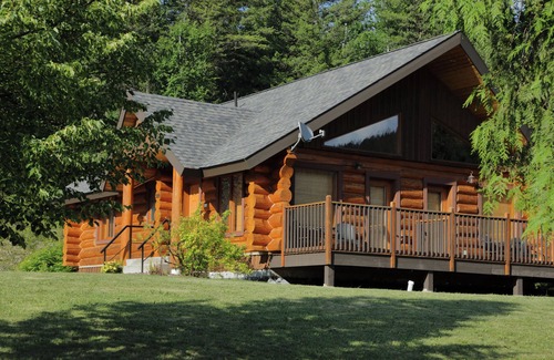 Clearwater Cabin | 2 Bed, 2 Bath Log Cabin in Wilderness Resort Near Wells Gray Provincial Park