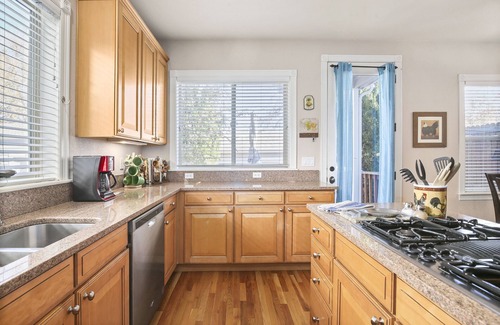 Sloan Lake House | 2 BED/2 BATH, STEPS TO SLOANS LAKE, 5 min Downtown DENVER, pets Ok, Fenced yard