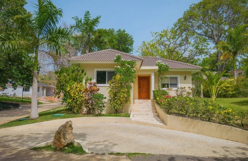 Urbanizacion Tavarez Villa | 2 Bed 2 Bath Villa with Jacuzzi, High Speed Wi-Fi