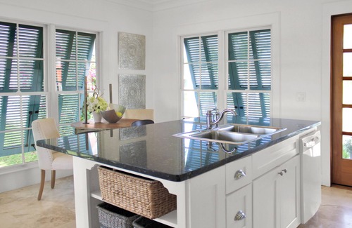 Schooner Bay House | 2 Bed 2 Bath Waterfront House located in Schooner Bay, Abaco