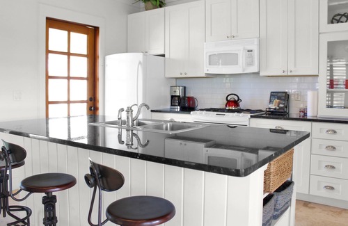 Schooner Bay House | 2 Bed 2 Bath Waterfront House located in Schooner Bay, Abaco
