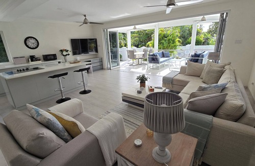 Sunset Crest Villa | 2 bed 2 bath with Private Pool - Close to All Amenities!