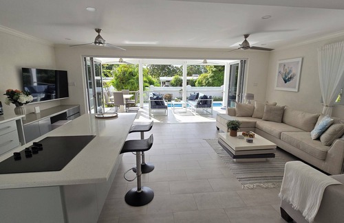 Sunset Crest Villa | 2 bed 2 bath with Private Pool - Close to All Amenities!