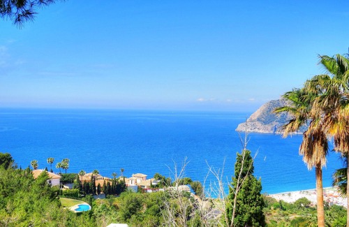 Almunecar Apartment | 2 bed ap. next to beach with communal pool and lovely views