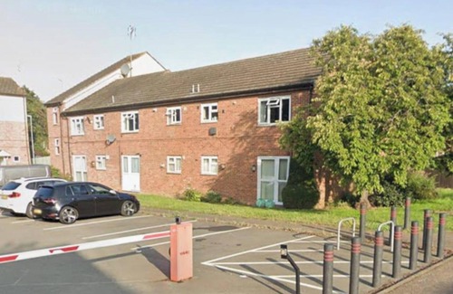 Northampton Apartment | 2 Bed Apartment Sleeps4 with FreeP & Internet