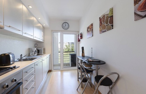 Telheiro Apartment | 2 Bed Apartment, With Pool & Marina Views, Sleeps 5, AC in All Rooms, With Wifi