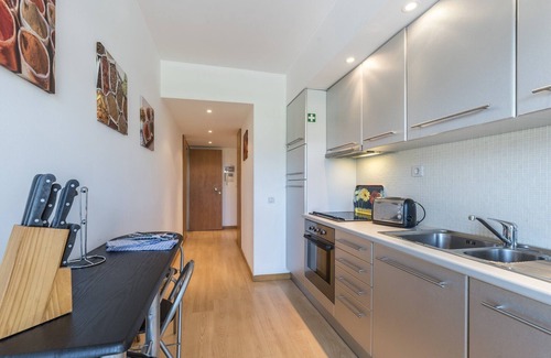 Telheiro Apartment | 2 Bed Apartment, With Pool & Marina Views, Sleeps 5, AC in All Rooms, With Wifi