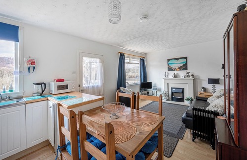 Contin Ski Chalet | 2 Bed Chalet - Sleeps 4 - Parking - Wifi