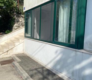 Blace Apartment | 2 bed Comfy Gem: Functional, Ideal Location, Steps to the Beach