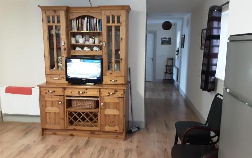 Enniscrone House | 2 Bed Cottage - Sleeps 6 - Parking - Wifi