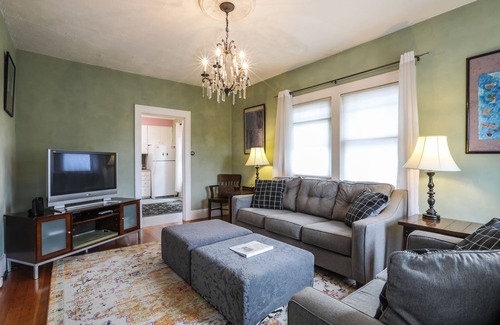 Phinney Ridge Cottage | 2-Bed Craftsman with Private Garden, Steps to Green Lake & Downtown Seattle