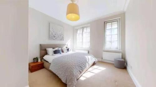 Mayfair Apartment | 2 Bed Flat In Mayfair Central London 1 Minute Walk To Oxford Circus and Green Park Station