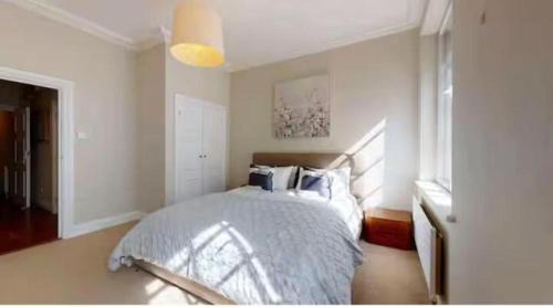 Mayfair Apartment | 2 Bed Flat In Mayfair Central London 1 Minute Walk To Oxford Circus and Green Park Station