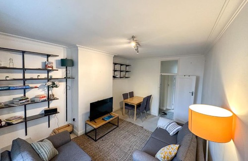 West Hendon Apartment | 2 Bed Flat - short walk from Brent Cross Station