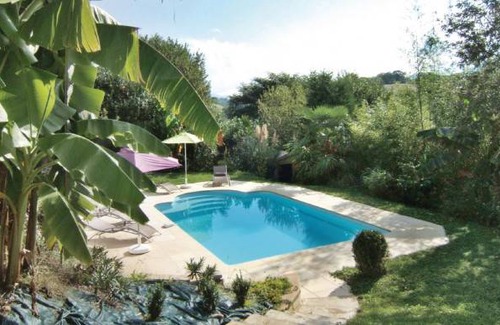 Saint-Pee-sur-Nivelle House | 2 bedroom accommodation in Saint-Pée-sur-Nivelle