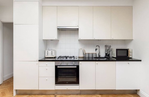 Shepherd's Bush Apartment | 2 Bed Garden Flat Shepherd's Bush