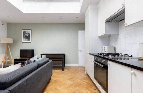 Shepherd's Bush Apartment | 2 Bed Garden Flat Shepherd's Bush