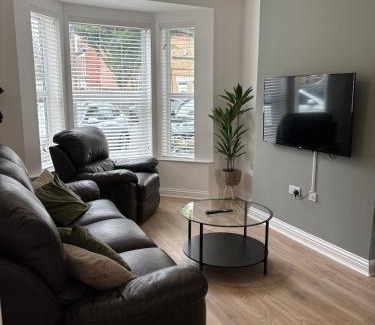 Hull House | 2 Bed House Great Location