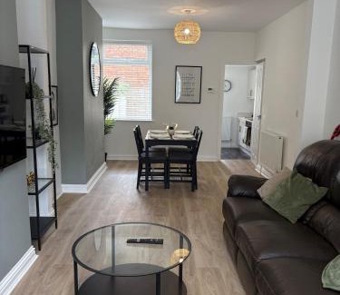 Hull House | 2 Bed House Great Location