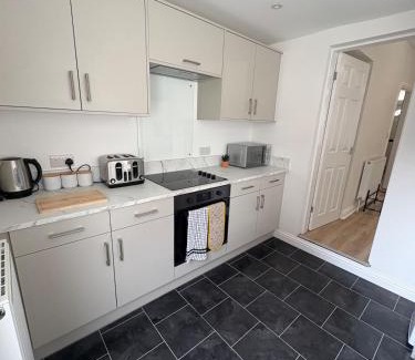 Hull House | 2 Bed House Great Location
