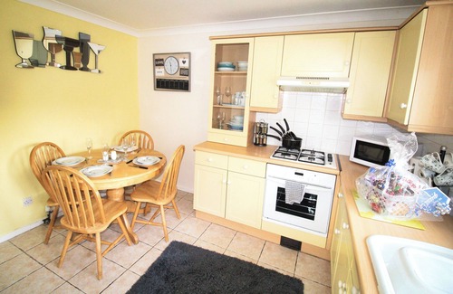 Kirk Sandall House | 2 Bed House - Sleeps 4 - Parking - Pets - Garden