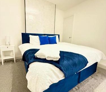 Welford House | 2 Bed House - Sleeps 5 - Garden - Parking - Wifi