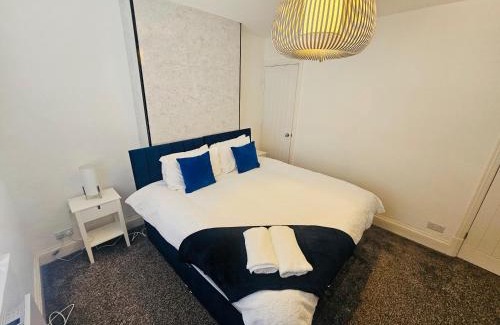 Welford House | 2 Bed House - Sleeps 5 - Garden - Parking - Wifi