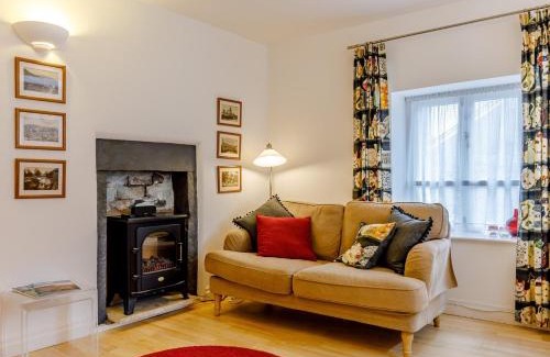 Buxton House | 2 Bed in Buxton 79146