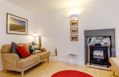 Buxton House | 2 Bed in Buxton 79146