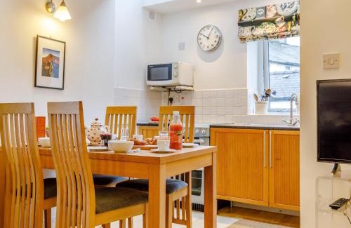 Buxton House | 2 Bed in Buxton 79146