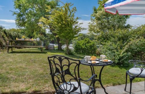 Crynant House | 2 Bed in Gower 62019