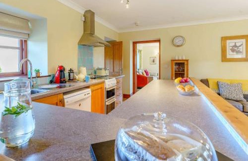 Clynderwen House | 2 Bed in Narberth 82445