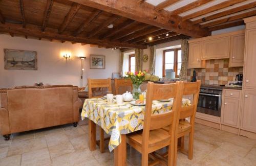 Sherborne House | 2 Bed in Sherborne CHURT
