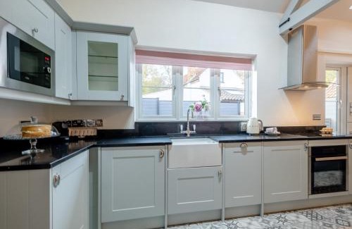 Fakenham House | 2 Bed in Stibbard 79993