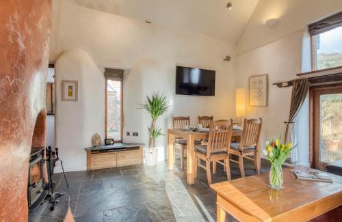 Tiverton House | 2 Bed in Tiverton 77442