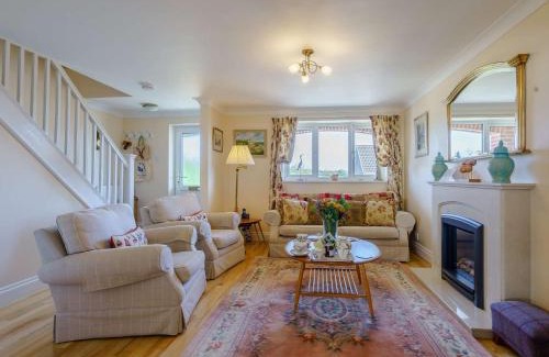Freshwater House | 2 bed in Totland Bay IC003