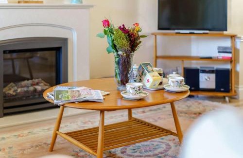 Freshwater House | 2 bed in Totland Bay IC003