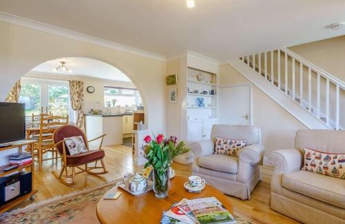 Freshwater House | 2 bed in Totland Bay IC003