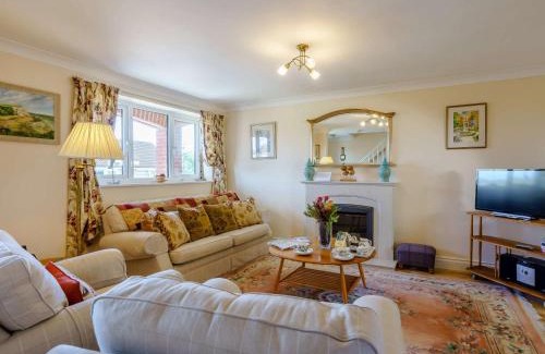 Freshwater House | 2 bed in Totland Bay IC003