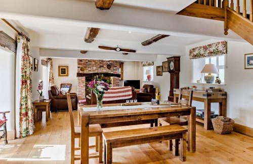 Wincle House | 2 Bed in Wincle PK928