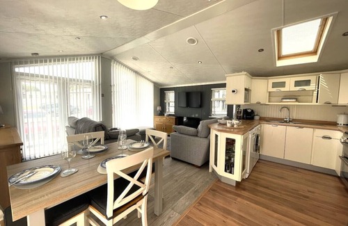 New Forest District Cabin | 2 Bed Lodge, Sleeps 4, Dog-Friendly