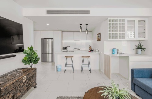 Broadbeach Apartment | 2 Bed Ocean-viewing Apartment
